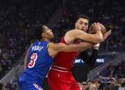 爱游戏在线-新科球王雄霸赛场传射传切助攻完成梅开二度