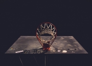 爱游戏体育官网-当非洲雄狮遇上欧洲明珠，莱万教科书级表现定义现代前锋新标杆