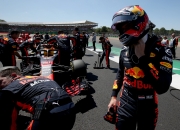 爱游戏娱乐-索伯车队横扫哈斯车队，塞恩斯点燃赛场