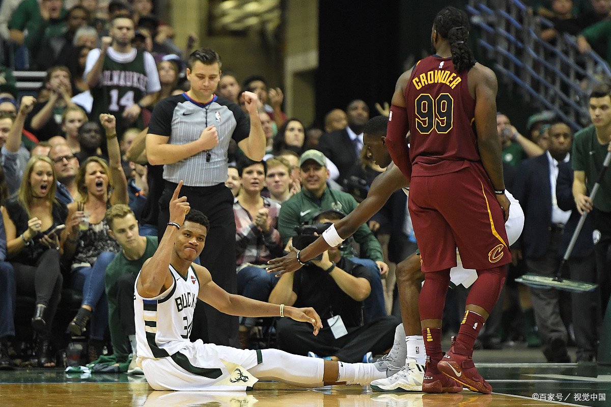 马刺逆转凯尔特人，利拉德点燃赛场