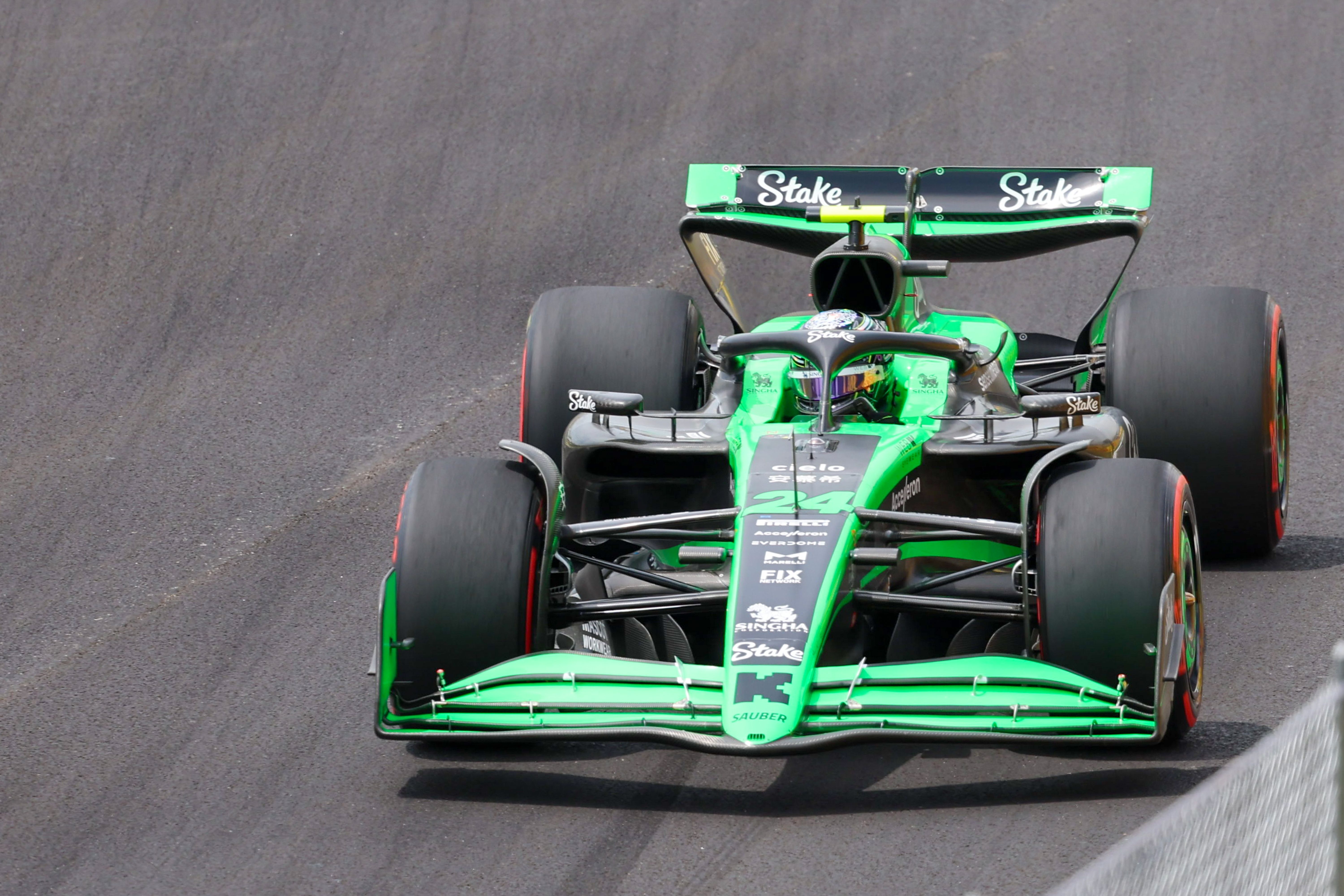 索伯车队逆转梅赛德斯，周冠宇惊艳四座