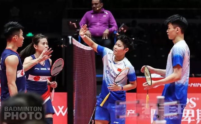 韩国队轻取丹麦队，黄鸭组合点燃赛场