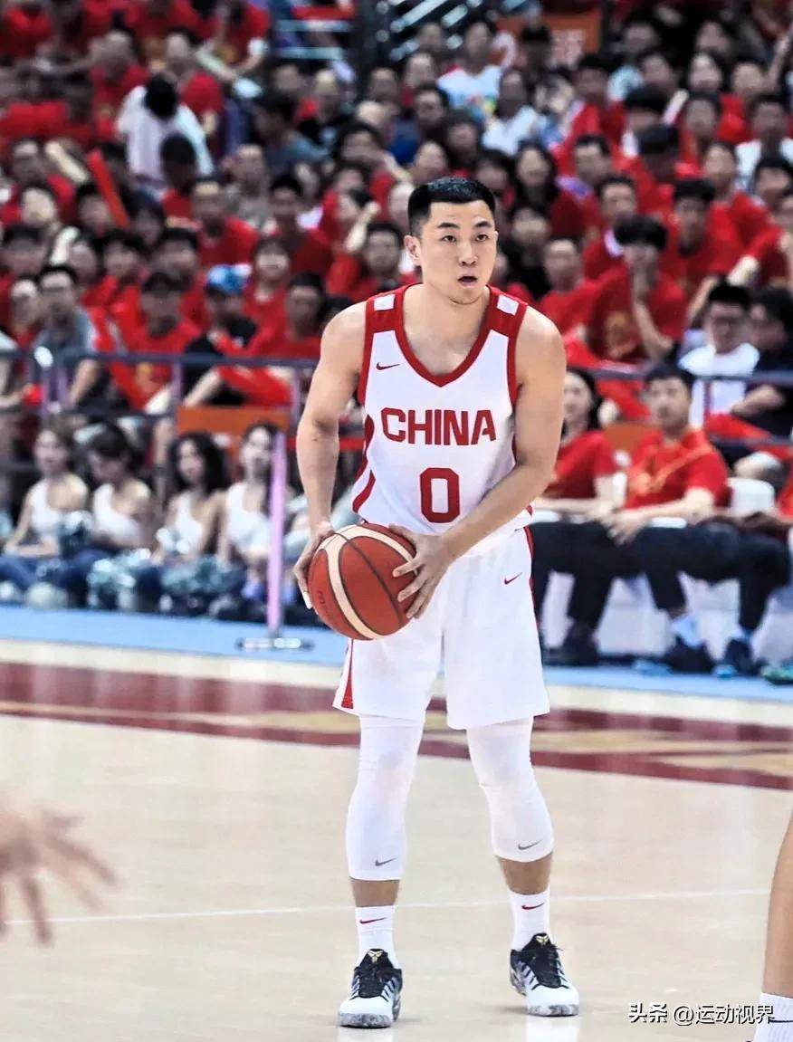 深圳队逆转雷霆，高诗岩点燃赛场