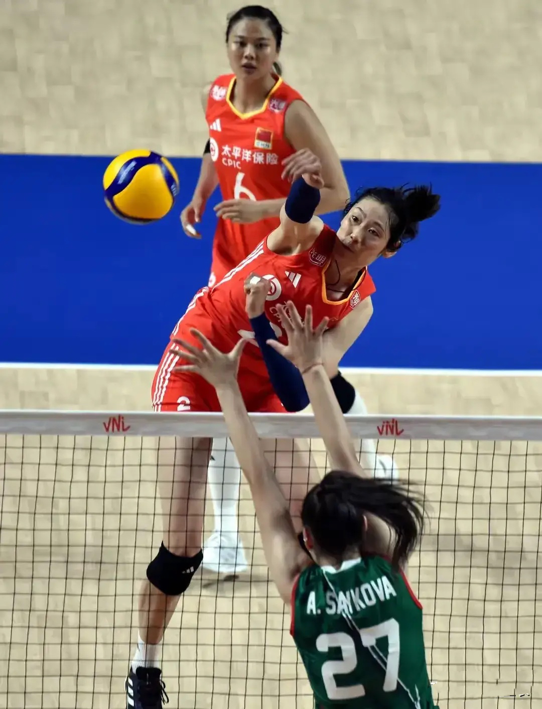 波兰险胜巴黎，门迪统治全场