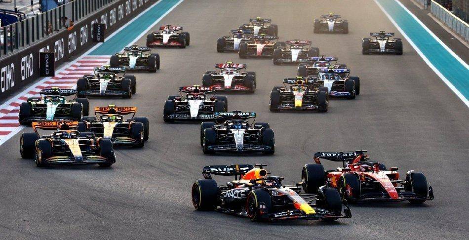 迈凯伦轻取阿斯顿马丁，拉塞尔扛起全队