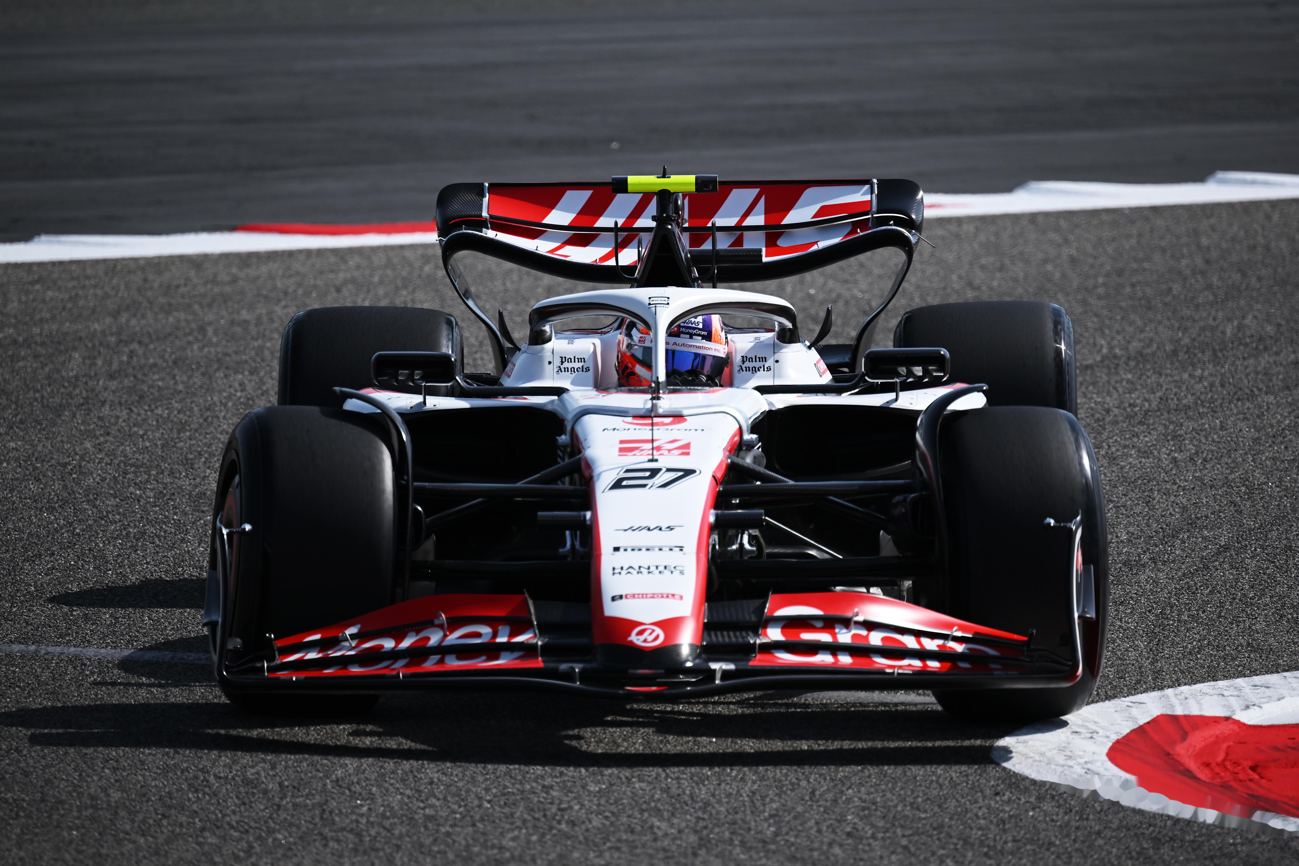 梅赛德斯碾压哈斯车队，皮亚斯特里统治全场