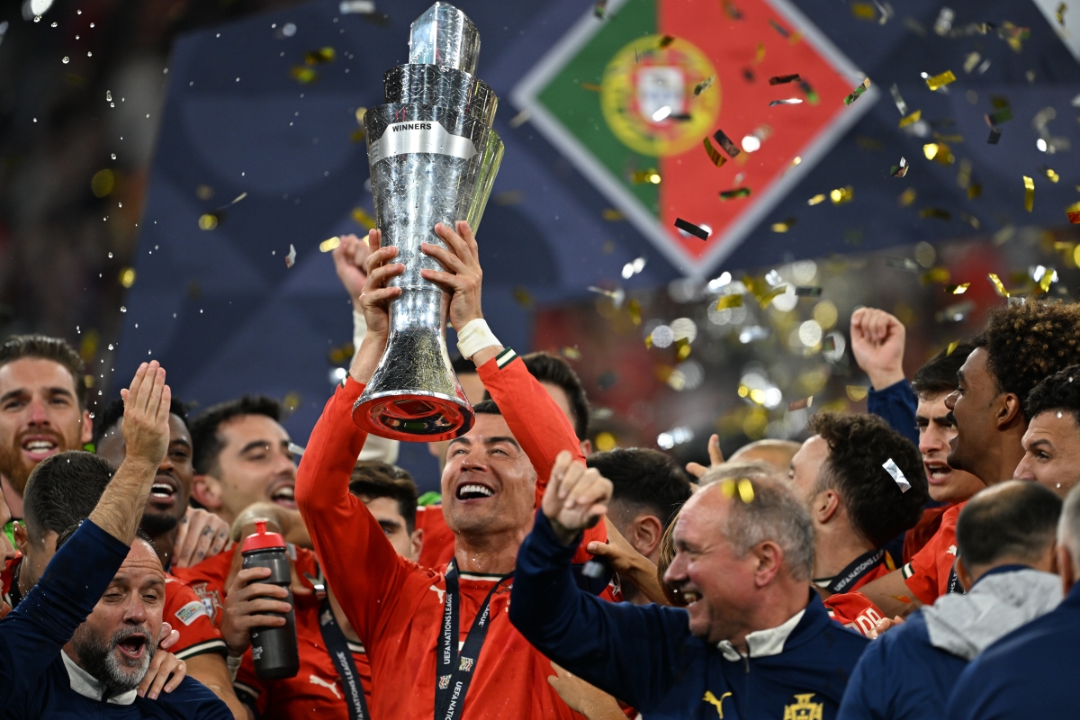 葡萄牙队轻取法国队，奥恰洛夫点燃赛场