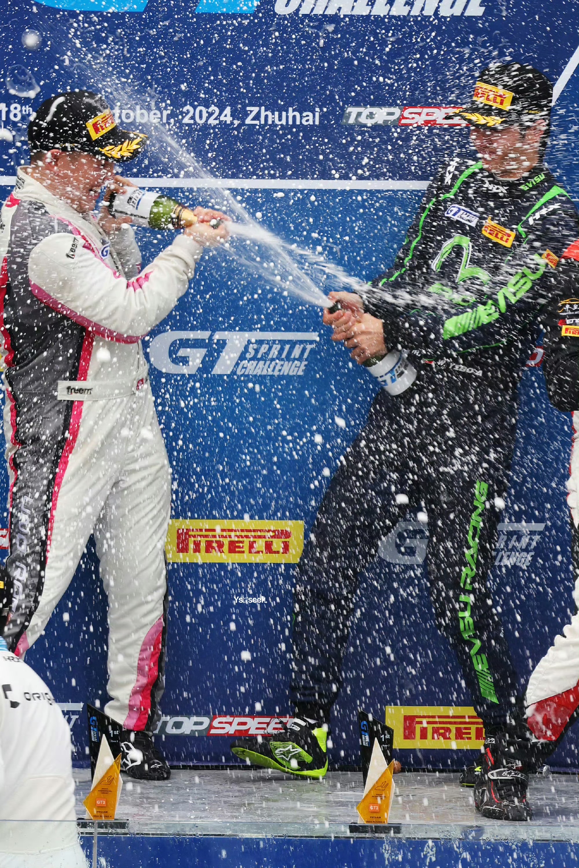 红牛车队逆转迈凯伦,周冠宇关键制胜 红牛车队逆转迈凯伦,周冠宇关键制胜