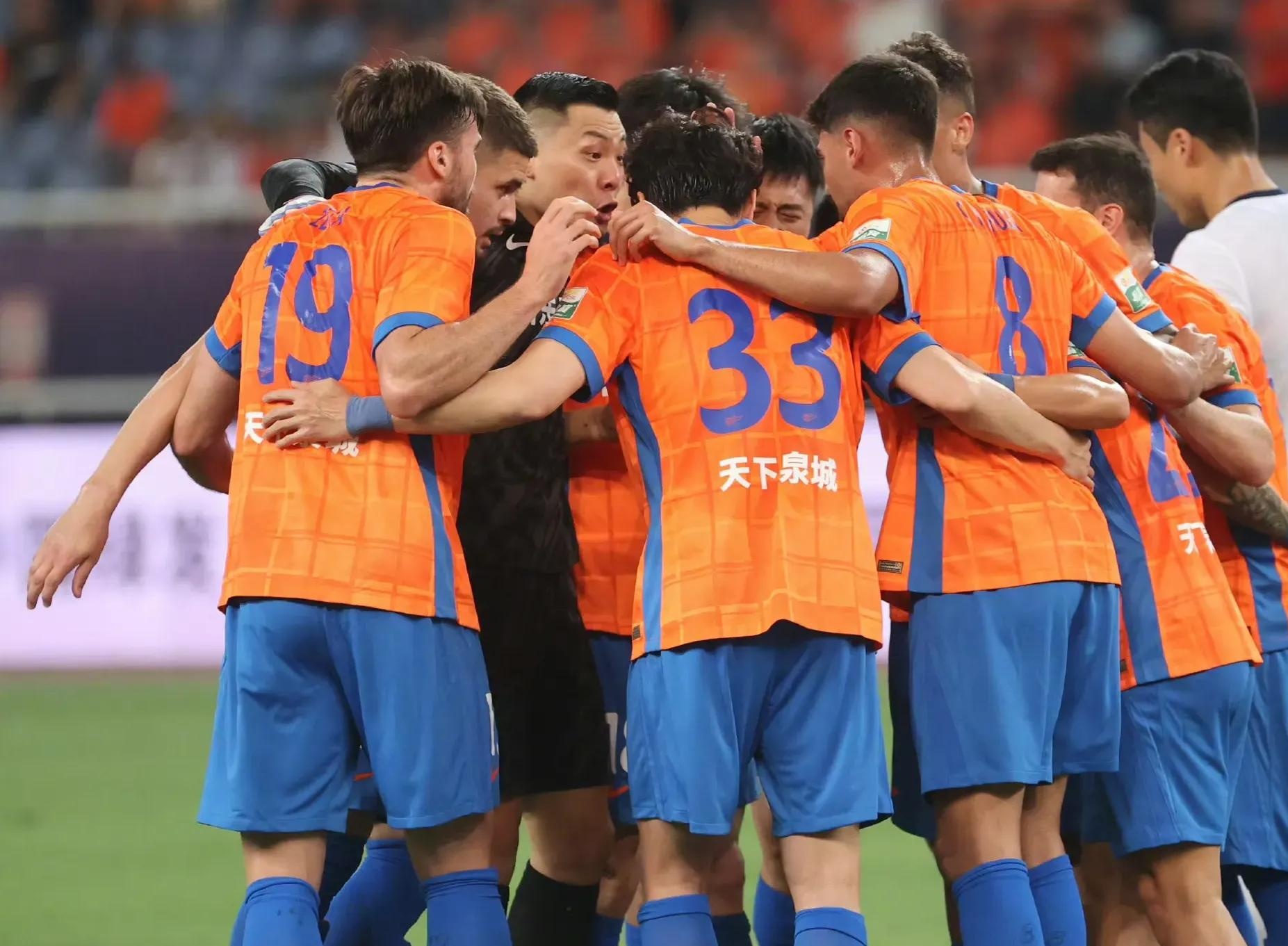 阵容稳定,球队表现持续保持领先 阵容稳定,球队表现持续保持领先