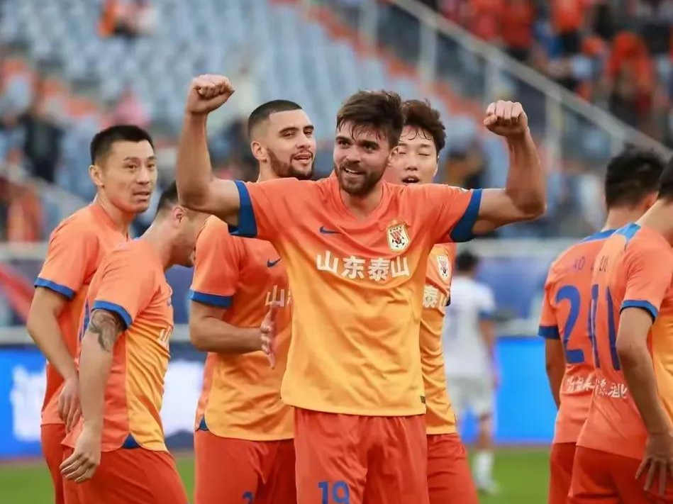 首发大将风采出众,球队斩获晋级战果 首发大将风采出众,球队斩获晋级战果