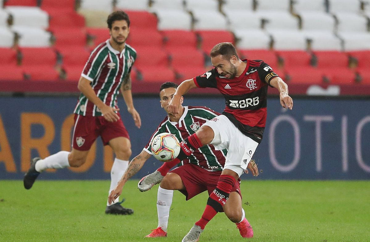 甘冈主场逼平对手，稳固排名