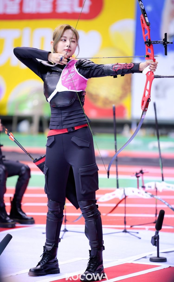 新加坡射箭选手激动吼声震天