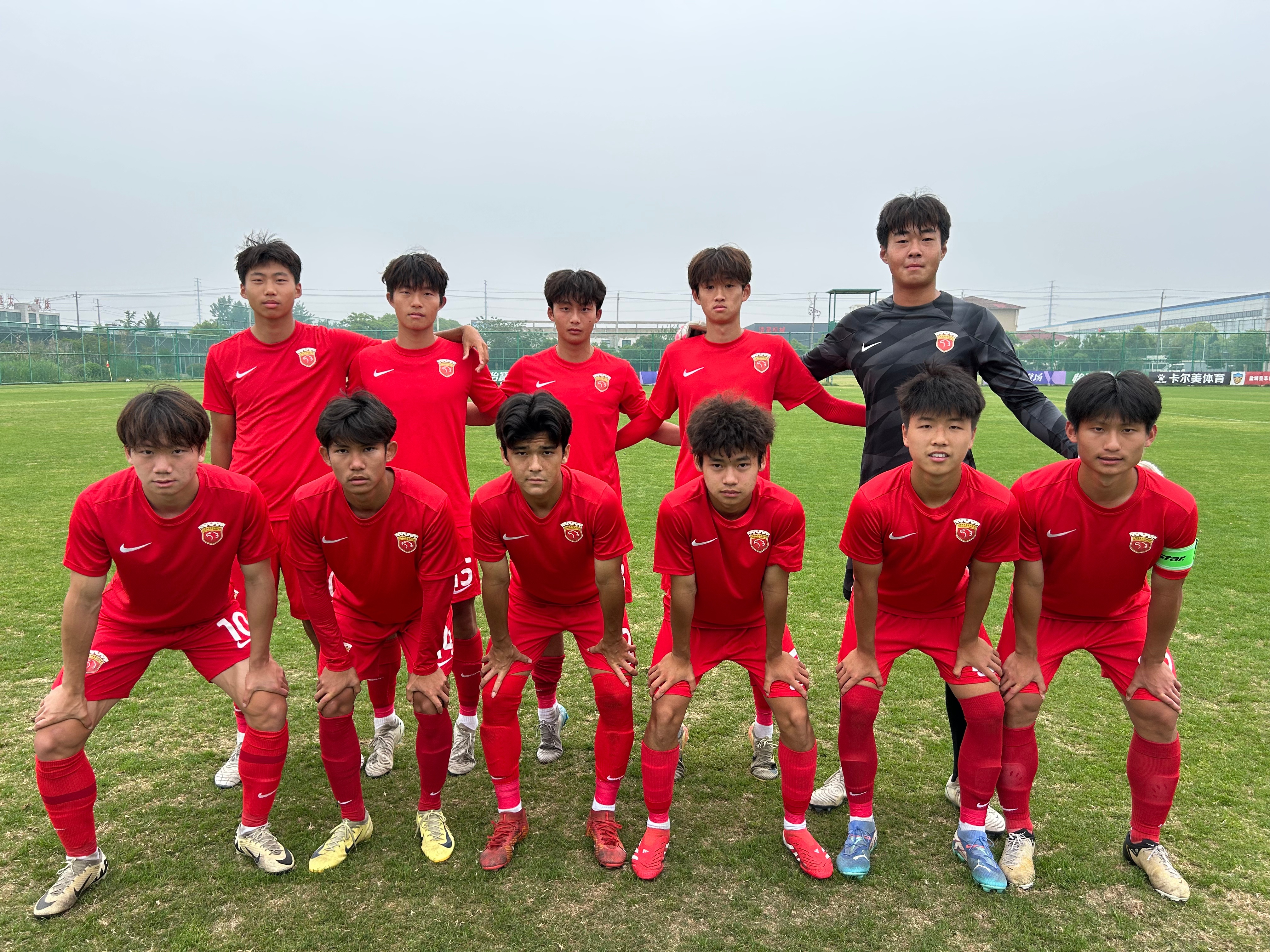 上海队在最近一场比赛中发挥出色,夺得胜利 上海队在最近一场比赛中发挥出色,夺得胜利