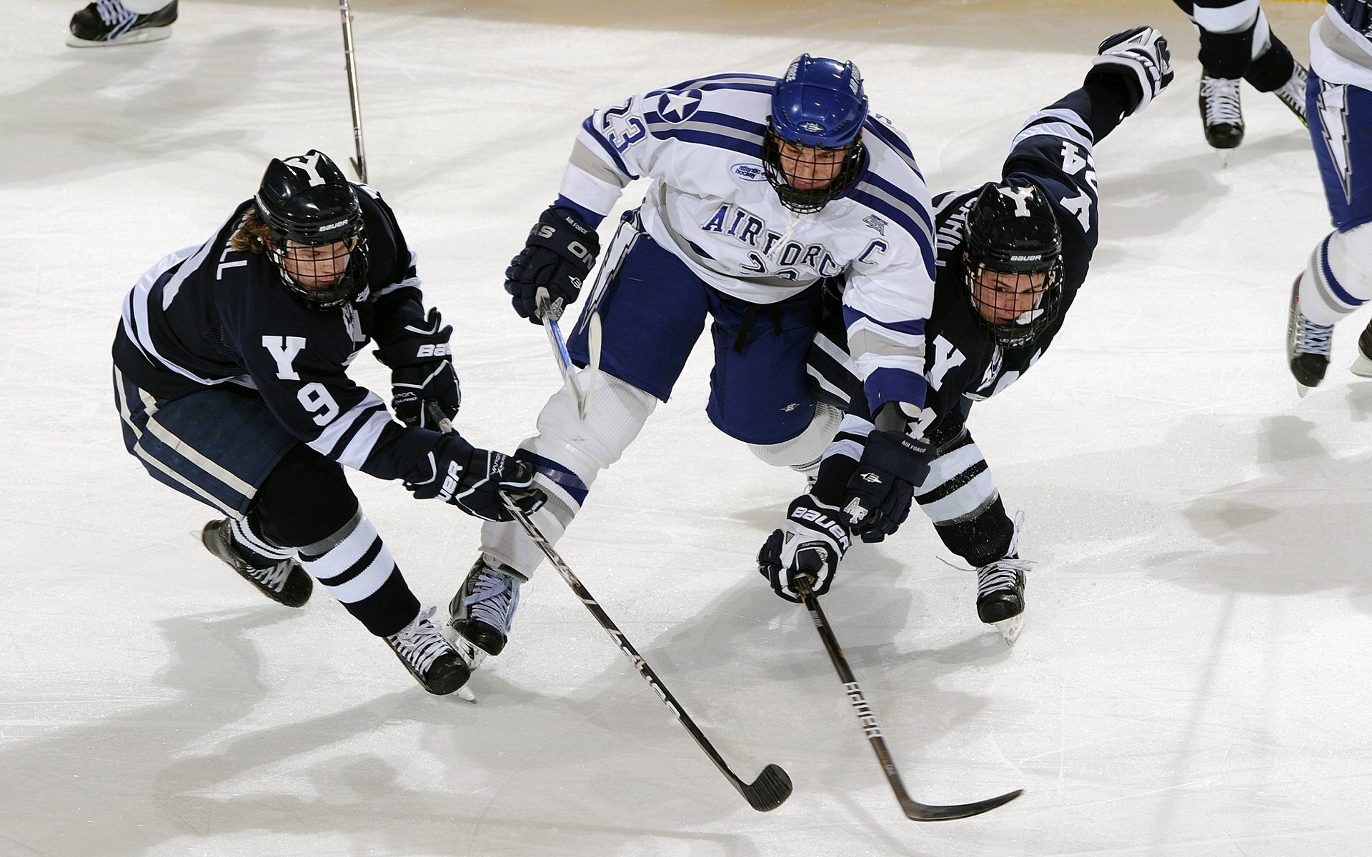 石油与绿茵的博弈，卡塔尔如何用足球拿下美国，以及卡塞米罗无可争议的全场最佳