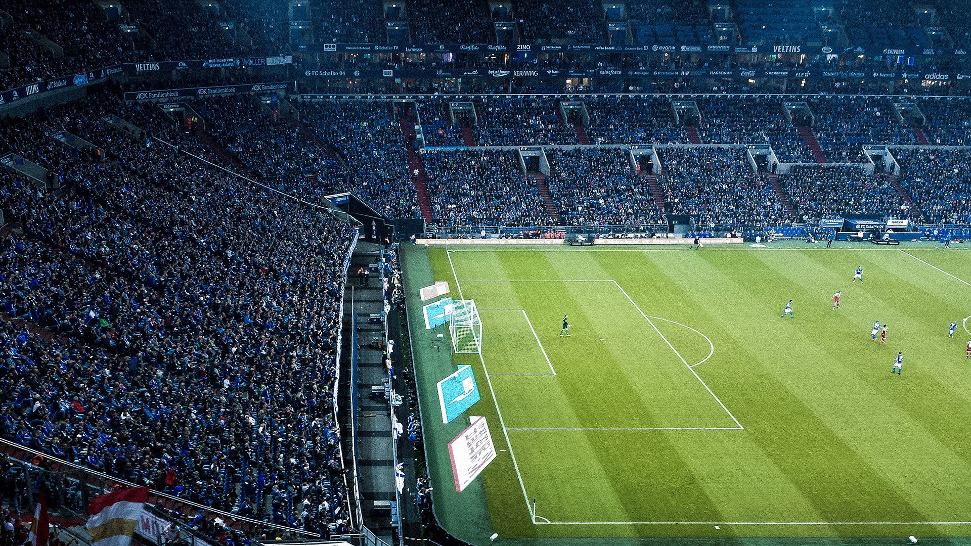 罗德里一锤定音，利物浦客场三球踏平那不勒斯—曼城铁腰与红军双星共演焦点战传奇