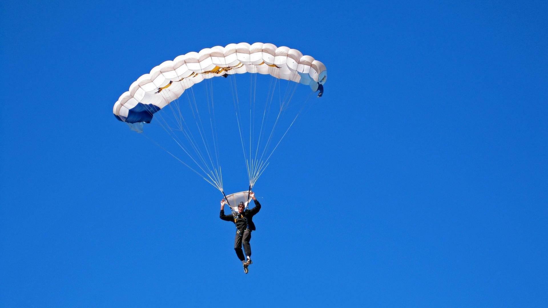 绿茵场上的战争隐喻，奥利维耶一锤定音，切尔西掀翻伊拉克背后的足球外交